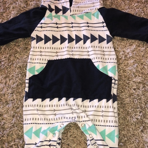 Infant teal blue and gray infant one piece Arrow print size 70 outdoor print​​​ - Picture 2 of 6